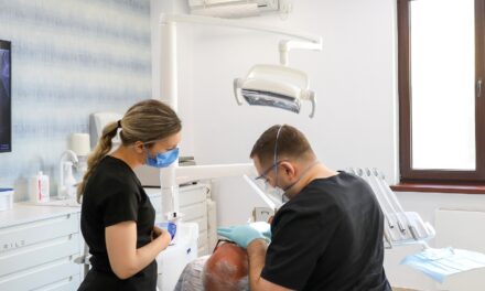 2 din 3 români intenţionează să meargă la dentist în 2024, cel mai mare procent din ultimii 6 ani