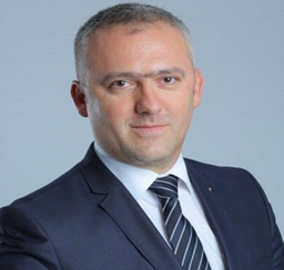 Adrian Ionel a fost suspendat din funcţia de director al Unifarm