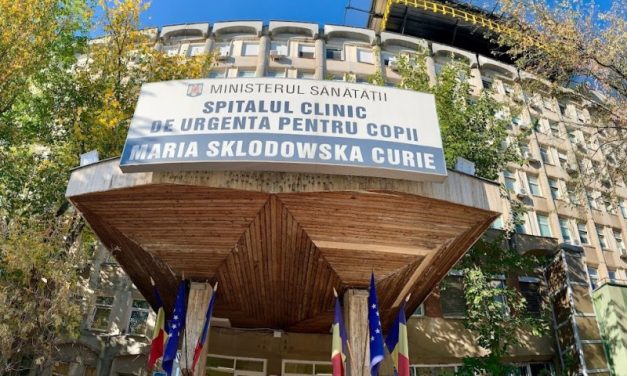 O echipă medicală de la Spitalul ‘Marie Curie’ a realizat, în premieră națională, implantarea unui sistem cohlear inteligent