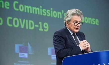 Un comisar european promite imunizarea anti-COVID-19 a populaţiei UE până în iulie