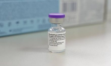 Coronavirus: Adaptarea vaccinului Pfizer la noile variante de COVID nu este „deocamdată” necesară