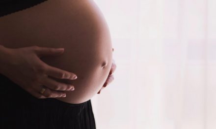 CNAS: De la 1 iulie, femeile însărcinate pot efectua analize medicale specifice şi peste valoarea plafonului lunar