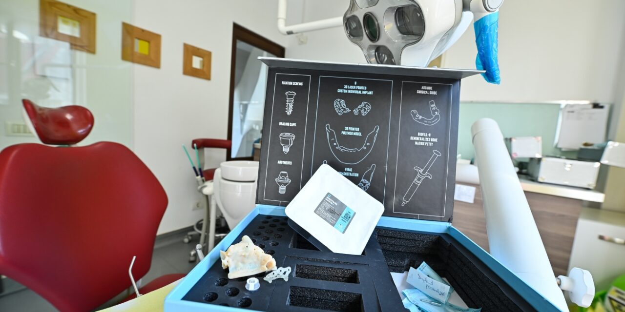 Tehnologie unică în România: Implantul dentar personalizat construit digital