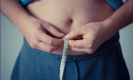 Obezitatea este un factor major de risc în decesele COVID-19, potrivit unui raport global