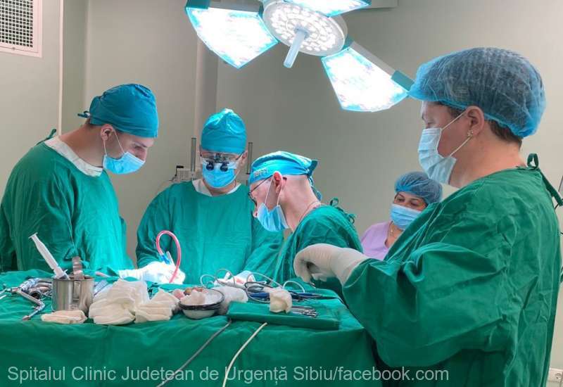 Sibiu: Intervenţie neurochirurgicală transmisă live din Secţia Clinică Neurochirurgie prin sistemul de telemedicină