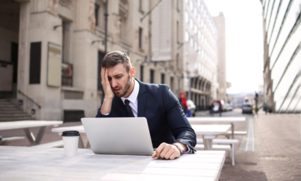 Presiunea de la locul de muncă și sindromul burnout. Cum poate rezolva tandemul angajat – angajator această criză