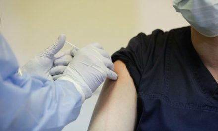 CNCAV: Cetăţenii vaccinaţi anti-COVID 19 în străinătate să contacteze un centru din România cu minim 72 de ore înainte de rapelv